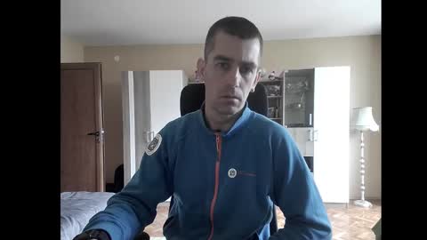 Snapshot of blue_eyed_wolf chatting on December 13, 8:51 am Runaway online show from December 13, 8:51 am