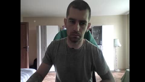 Snapshot of blue_eyed_wolf chatting on December 17, 9:17 am Runaway online show from December 17, 9:17 am