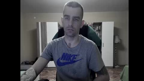 Snapshot of blue_eyed_wolf chatting on December 20, 7:39 pm Runaway online show from December 20, 7:39 pm