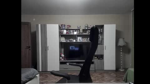 Snapshot of blue_eyed_wolf chatting on December 29, 3:24 pm Runaway online show from December 29, 3:24 pm