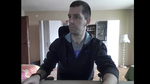 Snapshot of blue_eyed_wolf chatting on January 15, 8:09 am Runaway online show from January 15, 8:09 am