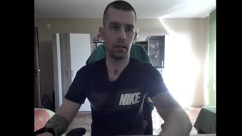 Snapshot of blue_eyed_wolf chatting on January 22, 12:27 pm Runaway online show from January 22, 12:27 pm