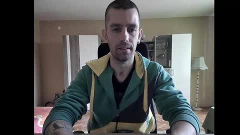 Snapshot of blue_eyed_wolf chatting on January 24, 12:41 pm Runaway online show from January 24, 12:41 pm