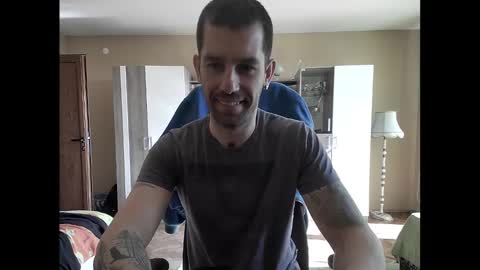 Snapshot of blue_eyed_wolf chatting on February 10, 9:36 am Runaway online show from February 10, 9:36 am