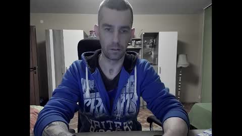 Snapshot of blue_eyed_wolf chatting on February 15, 4:23 pm Runaway online show from February 15, 4:23 pm