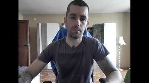 Snapshot of blue_eyed_wolf chatting on February 27, 9:22 am Runaway online show from February 27, 9:22 am