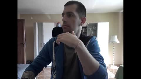 Snapshot of blue_eyed_wolf chatting on March 4, 10:57 am Runaway online show from March 4, 10:57 am