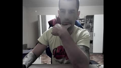 Snapshot of blue_eyed_wolf chatting on October 12, 7:35 pm Runaway online show from October 12, 7:35 pm