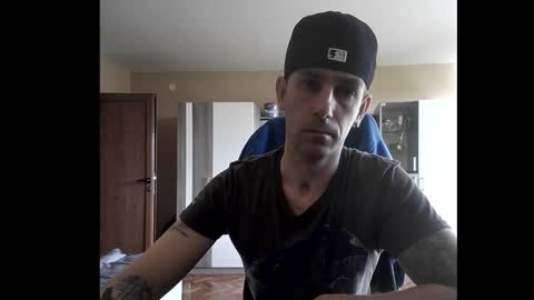 Snapshot of blue_eyed_wolf chatting on October 17, 12:08 pm Runaway online show from October 17, 12:08 pm