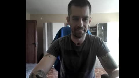 Snapshot of blue_eyed_wolf chatting on October 23, 7:07 am Runaway online show from October 23, 7:07 am