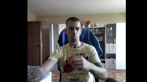 Snapshot of blue_eyed_wolf chatting on October 31, 1:45 pm Runaway online show from October 31, 1:45 pm