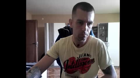 Snapshot of blue_eyed_wolf chatting on November 1, 2:19 pm Runaway online show from November 1, 2:19 pm