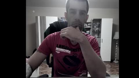 Snapshot of blue_eyed_wolf chatting on November 26, 8:54 pm Runaway online show from November 26, 8:54 pm