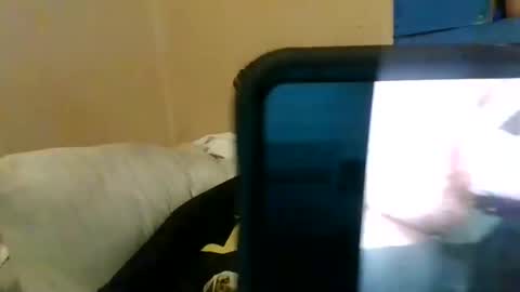 Snapshot of bluedemoneyes1986 chatting on February 10, 4:08 am bluedemoneyes1986 online show from February 10, 4:08 am