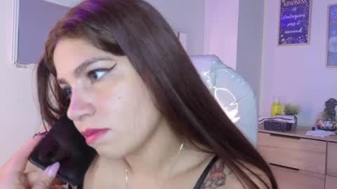 Snapshot of bluee_hazell chatting on May 4, 11:39 am online show from May 4, 11:39 am