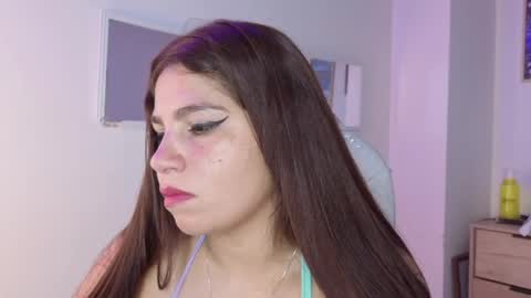 Snapshot of bluee_hazell chatting on May 11, 11:49 am online show from May 11, 11:49 am