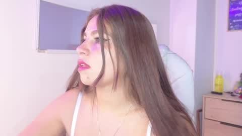 Snapshot of bluee_hazell chatting on May 19, 12:33 pm online show from May 19, 12:33 pm