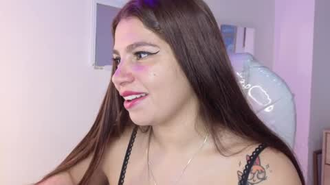Snapshot of bluee_hazell chatting on June 2, 12:18 pm online show from June 2, 12:18 pm