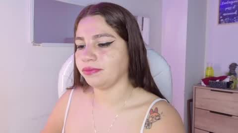 Snapshot of bluee_hazell chatting on June 3, 11:57 am online show from June 3, 11:57 am