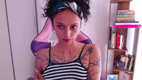 Im Abril .. Nice to meet you  thumb up me please its important  INDEPENDENT MODEL online show from March 24, 6:57 pm