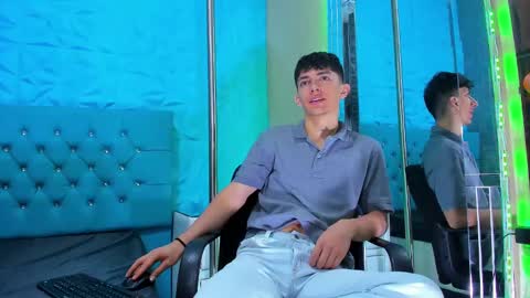 blueestar03 online show from December 28, 12:35 pm