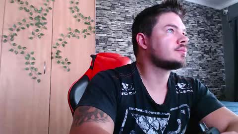 blueeyeboy0 online show from November 6, 6:58 am