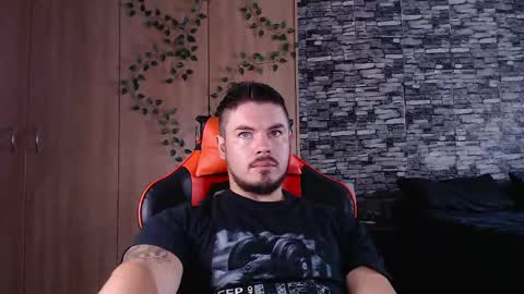 blueeyeboy0 online show from May 4, 8:32 am