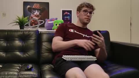 Snapshot of blueeyedtallguy chatting on September 30, 12:48 am blueeyedtallguy online show from September 30, 12:48 am