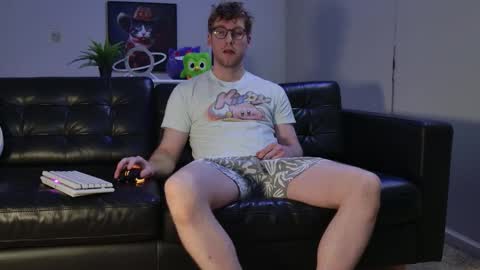 Snapshot of blueeyedtallguy chatting on October 14, 1:06 am blueeyedtallguy online show from October 14, 1:06 am