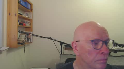 blueeyesn8 online show from December 2, 9:35 am