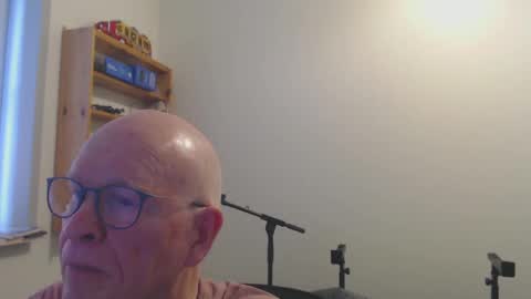 blueeyesn8 online show from December 28, 9:52 am