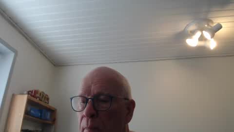 blueeyesn8 online show from February 6, 10:26 am