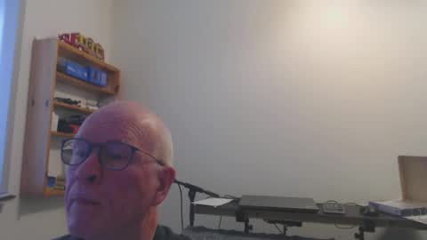 blueeyesn8 online show from February 12, 10:14 am