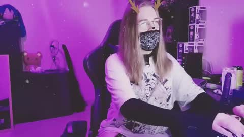 Snapshot of bluespanking chatting on December 17, 10:16 pm Blue online show from December 17, 10:16 pm