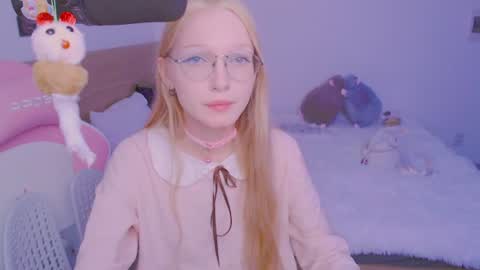 Snapshot of blush_alert chatting on July 6, 3:58 pm Diana online show from July 6, 3:58 pm