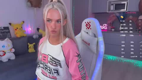 Snapshot of blush_mikki chatting on February 13, 8:48 am Mikki chan online show from February 13, 8:48 am