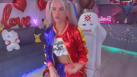 Snapshot of blush_mikki chatting on February 14, 8:42 am Mikki chan online show from February 14, 8:42 am