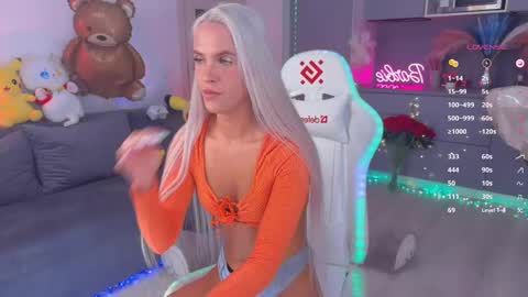 Snapshot of blush_mikki chatting on February 21, 9:13 am Mikki chan online show from February 21, 9:13 am