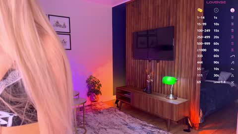 Snapshot of blush_mikki chatting on October 18, 2:51 pm Mikki chan online show from October 18, 2:51 pm