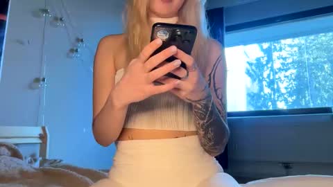 Delle online show from March 6, 11:39 am