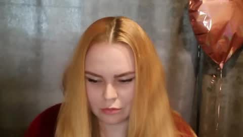 Snapshot of blushing_star chatting on May 25, 3:51 pm blushing_star online show from May 25, 3:51 pm