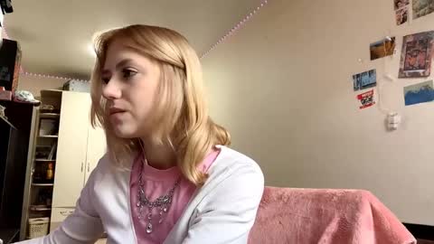 Snapshot of blushingdesire chatting on November 11, 6:35 am Elizabeth online show from November 11, 6:35 am