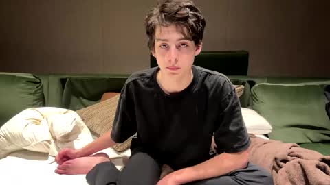 Snapshot of bluskyzz chatting on February 4, 2:17 am BluSky online show from February 4, 2:17 am