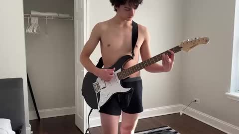 Snapshot of bluskyzz chatting on February 18, 6:26 pm BluSky online show from February 18, 6:26 pm