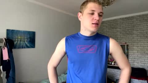 Snapshot of bob_bucks chatting on May 14, 1:18 pm bob_bucks online show from May 14, 1:18 pm