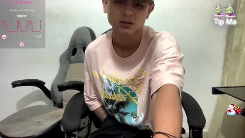 Snapshot of bob_pettersonn chatting on December 8, 12:18 am Bob  INDEPENDENT MODEL online show from December 8, 12:18 am