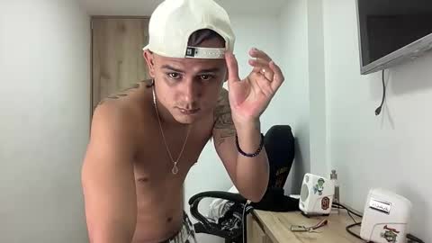 Snapshot of bob_pettersonn chatting on September 20, 3:07 am Bob  INDEPENDENT MODEL online show from September 20, 3:07 am