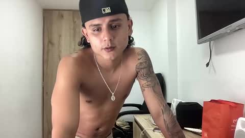 Snapshot of bob_pettersonn chatting on September 28, 6:30 am Bob  INDEPENDENT MODEL online show from September 28, 6:30 am