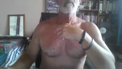 Snapshot of bobbgud chatting on December 18, 5:46 am Bobbgud online show from December 18, 5:46 am