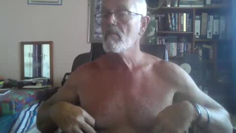 Snapshot of bobbgud chatting on April 16, 12:50 pm Bobbgud online show from April 16, 12:50 pm